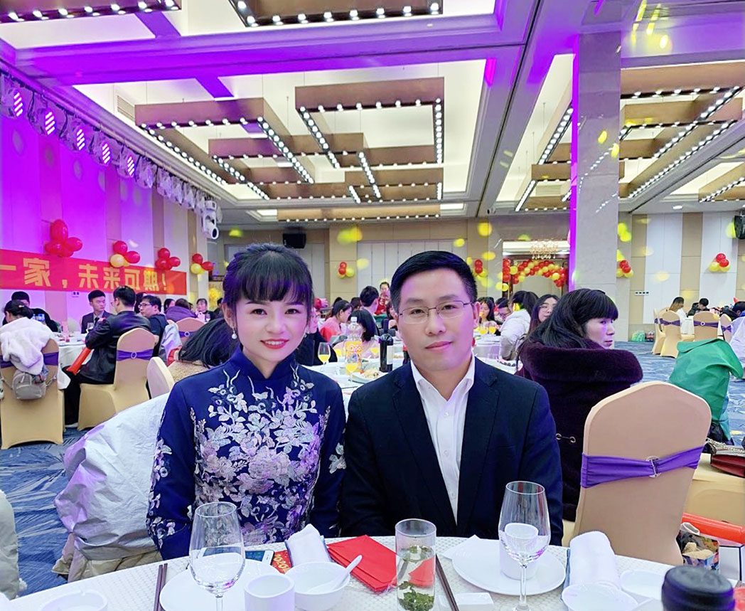 小夫妻電商創(chuàng)業(yè)花式秀恩愛(ài)，玩出1+1=4億